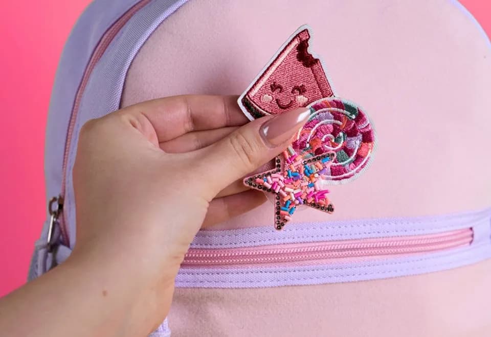 Новинка для маленьких фантазеров – рюкзачки со съемными патчами!